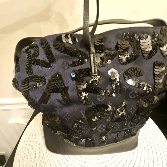 Louis Vuitton LOVE PARIS Sequin Tote – Limited Edition 2014 - Picture 4 of 14
